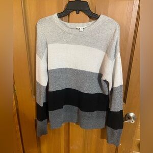 Time and Tru Light Gray Knit Top